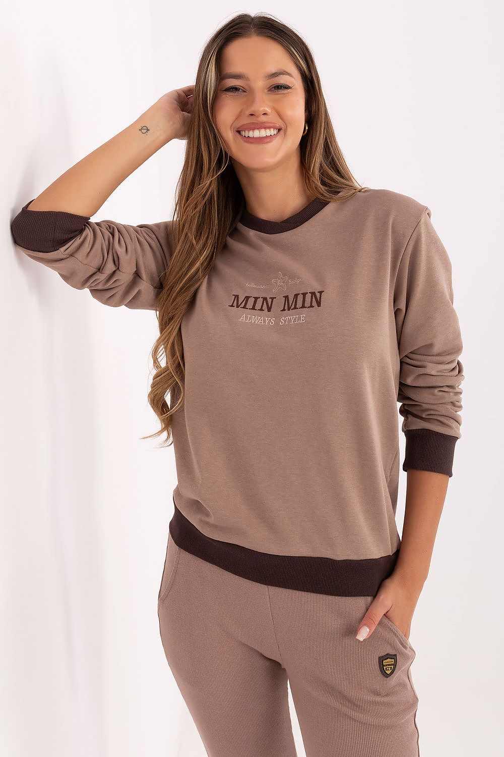  Sweatshirt model 217305 Relevance 