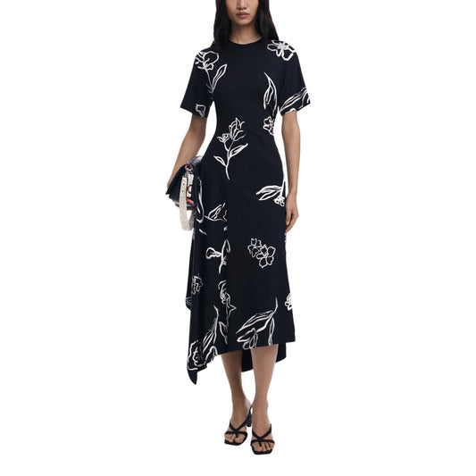 Schwarz-weißes Blumenkleid